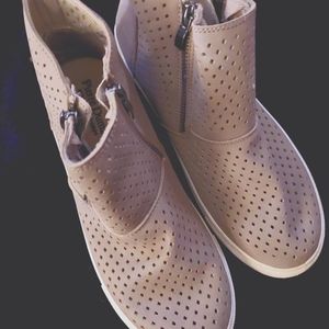 Woman's Boots